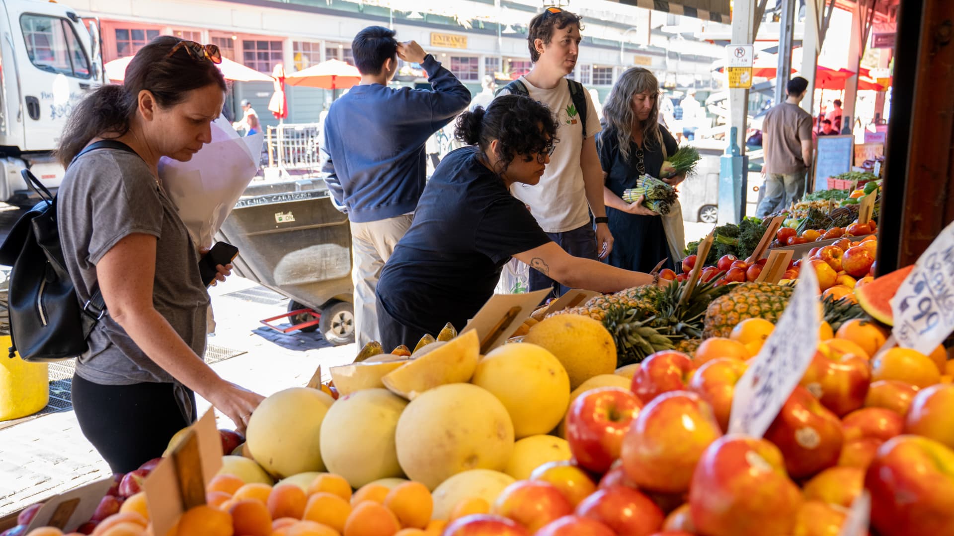 Disparity between high- and low-income earners’ views of economy is shocking